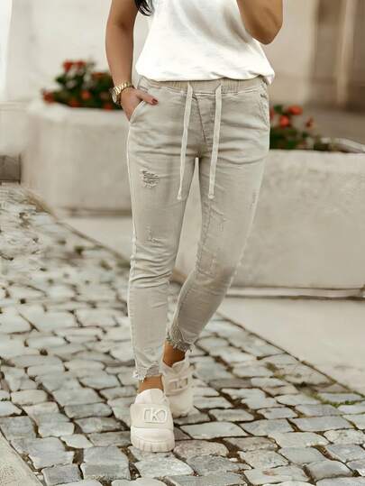 Damenjeans mit Kordelzug, Jeans mit Kordelzug, Used-Look, Vintage-Jeans in Blau, mit weißen Farbspritzern, mehrfarbig, mit Used-Taschen, dehnbar und bequem. Weitere Modelle: Mom-Fit-Hosen, Boyfriend-Hosen, Damenjeans, Damenhosen mit Herzknöpfen, Stretchhosen mit Kordelzug, Jeans mit elastischen Patches, Vintage-Jeans, Boyfriend-Hosen mit Taschen und lässige Stretch-Jeans für den Herbst.