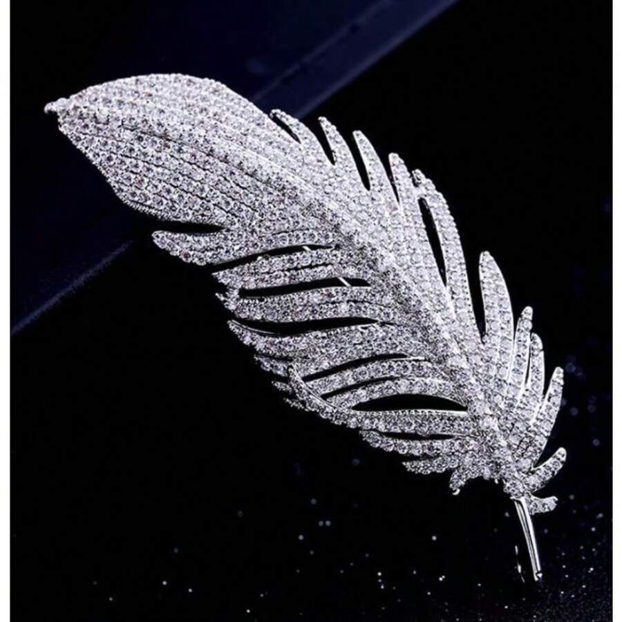 Broche de pluma clásico con diamantes exquisitos, flor elegante de alta calidad y temperamento, accesorio de traje de alta gama, botón de joyería de alta moda - Plateado - Ver 1