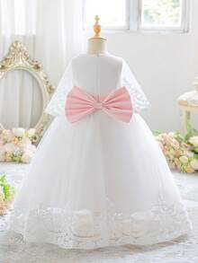 女童白色蕾丝长袖礼服，适合宝宝生日、花童婚礼宾客、成人礼舞会、选美比赛及其他场合。