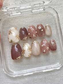 10 Móng Tay Giả Hình Oval - Thiết Kế Phong Cách Cổ Điển Thanh Lịch Tông Màu Trung Tính: Nền Nâu Hạt Dẻ/Beige/Hồng Nhạt với Họa Tiết Hoa Vàng Vẽ Tay, Điểm Nhấn Ngọc Trai & Viền Mạ Vàng, Bề Mặt Bóng Mịn, Móng Giả Có Thể Tháo Lắp Tái Sử Dụng (Tặng kèm Keo Dán Móng + Giũa Móng Mini) - Follow Your Heart - Xem 1