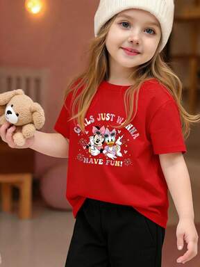  [Disney Licensed] A Children's T-Shirt Featuring Disney Cartoon Print That Any Child Will Adore. The Design Includes Cartoon Mickey And Donald Duck Along With Letter Patterns. This Casual-Style T-Shirt Is Suitable For Both Boys And Girls And Is Perfect For Christmas Parties And Everyday Outdoor Activities.