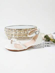 1双新款夏季时尚罗马珍珠装饰高跟凉鞋，女童学生舞蹈表演鞋，适合婚礼、派对、日常穿着，舒适低跟，儿童水晶公主高跟鞋 - 白色 - 查看 8