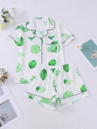 两件套：青柠印花翻领纽扣短袖衬衫和宽松弹力腰短裤，节日派对睡衣和家居服，休闲舒适的室内外女性服装。