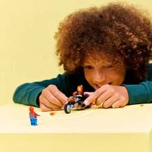 Bộ đồ chơi lắp ráp LEGO   đấu với Ghost Rider bằng xe máy dành cho bé trai và bé gái, từ 6 tuổi trở lên - Bộ đồ chơi siêu anh hùng và phản diện với 2 nhân vật minifigure  - Ý tưởng quà tặng cho trẻ em và người hâm mộ - 76335 - 76335 - Xem 4
