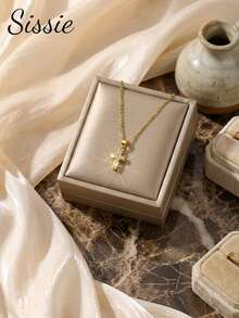 1件优雅闪亮锆石镶嵌十字架吊坠不锈钢项链，适合女孩佩戴，时尚百搭，是街头、派对、节日、圣诞节、耶稣升天节以及日常佩戴的理想之选，也是一份贴心的礼物。 - 金色 - 查看 4