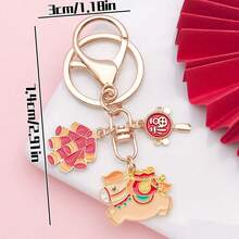 喜庆骏马钥匙扣：可爱又吉祥的饰品，寓意迎接新年的繁荣昌盛。可作为包包挂饰或送给学生的礼物。