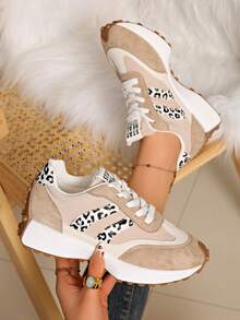 Women's Round Toe Lace-Up Thick Sole Student Casual Comfortable Running Sneakers