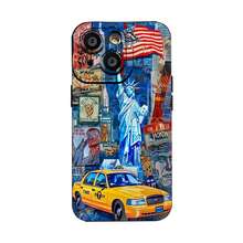 Collage de la ciudad de Nueva York: Estatua de la Libertad y taxi amarillo. Esta elegante funda es compatible con los modelos  17, 16, 15, 14 Pro Max, 13, 12, 11, XR y XS Plus. Fabricada en silicona TPU, ofrece protección contra golpes y caídas, además de una sensación superior. Es un regalo ideal para familiares, amigos y seres queridos, y una opción perfecta para Año Nuevo. - Negro - Ver 1