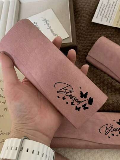 1 st. enkelt glasögonfodral i PU, tryckt med fjärilar, elegant kursivt teckensnitt och delikat fjärilsdesign, exklusiv bärbar och stresstålig glasögonförvaringslåda för män och kvinnor, bärbart retro glasögonfodral, spegellåda i konstläder, universellt glasögonfodral för närsynthetsglasögon och solglasögon, för campuspendling, studier, affärsresor och resor, romantisk present till honom/henne, högtidspresent, födelsedagspresent, moderiktig present