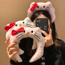 Sanrio 1个三丽鸥Hello Kitty毛绒发箍，带红色蝴蝶结 - 可爱宽发箍发饰，适合女孩，非常适合化妆、摄影和日常佩戴，柔软仿毛皮材质，Hello Kitty发饰，拍照道具，俏皮设计，佩戴舒适
