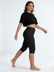 Women's Short, Fitted Leggings, Made With Stretchy Fabric, Featuring Anti-Exposure Shorts And Knee-Length, Lightweight Pants, Perfect For Comfortable And Form-Fitting Wear During Sports And Fitness Activities. - 黑色 - 查看 7