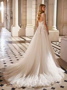 Romantic Spaghetti Strap Deep V Neck 3D Floral Lace Wedding Dress With Open Back & Long Tulle Train, Bridal Gown, Wedding Dresses For Bride, Elegant And Comfortable, Including Plus Size, Formal Dresses For Women, Suitable For Wedding, Party, Vacation, Bride, Formal Occasions, Dinner Dress, Prom Dress, After-Party Dress, Homecoming Dress, Cocktail Party, Birthday Party, Celebration, Gala, Festival, Ceremony - trắng - Xem 2