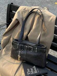 Thiết kế khóa mới thời trang, kết hợp với mặt dây chuyền hình chìa khóa, túi đeo vai kiểu Y2K sành điệu, túi đeo chéo cá tính, túi nách thời trang màu đen đậm cổ điển, chất liệu PU chống thấm nước, dung tích lớn, phù hợp để đựng túi đeo vai, túi đựng đồ hoặc ví nữ, rất tiện dụng khi đi mua sắm, đi làm và du lịch. - màu đen - Xem 5