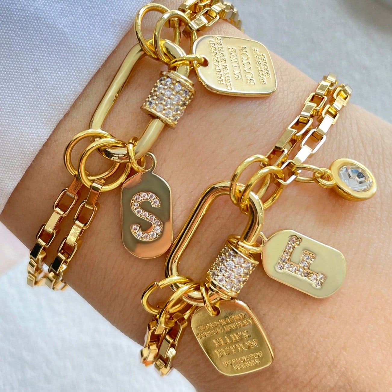 Pieza Pulsera con letra dorada, cadena con cierre de tornillo de lujo, pulsera con colgante de letra de diamante completo A-Z, un regalo hermoso y exq