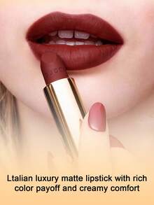 Gucci哑光唇膏 #506 Louisa Red 3.5克/0.12盎司 | 奢华哑光或缎光妆效唇膏 | 柔滑舒适的配方 | 高显色度，打造浓郁饱满的色彩 | 保湿配方，令双唇柔软水润 | 持久不拔干，不易沾杯 | 优雅百搭的色调，适合各种场合 - 506 Louisa Red - 查看 3