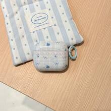 Ốp bảo vệ tai nghe 1 2 3 4 Pro Pro2 Pro3 họa tiết hoa nhí ren thắt nơ bên hông, phối màu hồng, xanh dương và vàng, bề mặt bóng. - Màu xanh nhạt - Xem 4