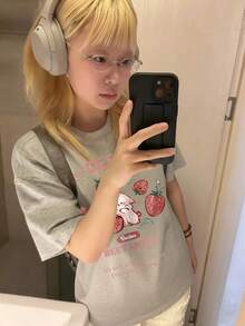 女士可爱草莓兔图案T恤 - 柔美少女灰色上衣，复古甜美印花短袖T恤，休闲原宿风夏季时尚 - 淺花灰 - 查看 4