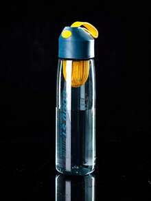 极简大容量运动水壶，带提手，方便携带，健身水杯，外观精美的塑料杯