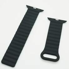 1条黑色硅胶磁吸防水表带，男女通用，兼容 38mm、40mm、41mm、42mm，纤薄设计，时尚智能手表表带，适合作为学生返校礼物、情侣礼物、商务佩戴或备用表带。 - 黑色 - 查看 6