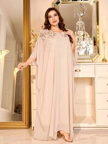 عباية مقاس كبير مع تفاصيل وردة ثلاثية الأبعاد غير متماثلة ومزينة بخرز مزيف من اللؤلؤ، بياقة دائرية وأكمام خفاش طويلة، من قماش منسوج، للربيع - لون مشمشي - مشاهدة 6