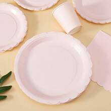 50件套纯粉色品牌一次性餐具套装，包含10个餐盘、10个甜点盘、10个纸杯和20张餐巾纸。方便实用的餐具套装，适合露营、野餐、花园烧烤、婚礼和生日派对。 - 粉色 - 查看 6