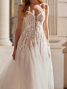 Romantic Spaghetti Strap Deep V Neck 3D Floral Lace Wedding Dress With Open Back & Long Tulle Train, Bridal Gown, Wedding Dresses For Bride, Elegant And Comfortable, Including Plus Size, Formal Dresses For Women, Suitable For Wedding, Party, Vacation, Bride, Formal Occasions, Dinner Dress, Prom Dress, After-Party Dress, Homecoming Dress, Cocktail Party, Birthday Party, Celebration, Gala, Festival, Ceremony - trắng - Xem 3