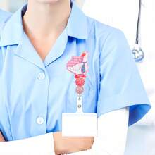 1个粉色鹅珠徽章卷轴 - 腮红亚克力可伸缩证件夹，带珍珠吊坠，可爱动物鹅夹子，送给护士、医生、学生的礼物，少女风网红配饰，带钥匙扣 - 粉色 - 查看 4