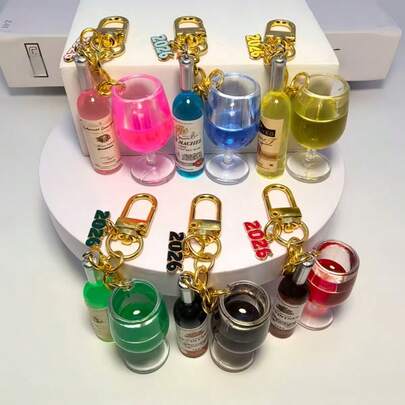 一套2026锌合金和亚克力材质的仿真酒瓶钥匙扣，酒瓶钥匙扣套装，适用于钱包、车钥匙和派对礼品。情人节和圣诞节的理想礼物 - 适用于钱包、背包和礼品配件