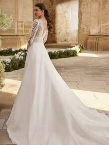 Vintage Scalloped Deep V Long Lace Sleeve Satin Wedding Dress With High Slit & Train, Wedding Dresses For Bride, Elegant And Comfortable, Includes Plus Sizes, Bridal Gown, Formal Dresses For Women, Suitable For Wedding, Party, Vacation, Bride, Formal Occasions, Dinner Dress, Prom Dress, After-Party Dress, Homecoming Dress, Cocktail Party, Birthday Party, Celebration, Gala, Festival, Ceremony - 白色 - 查看 2