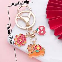 喜庆骏马钥匙扣：可爱又吉祥的饰品，寓意迎接新年的繁荣昌盛。可作为包包挂饰或送给学生的礼物。