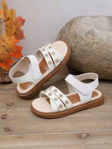 这款儿童白色铆钉凉鞋清凉休闲，适合夏季生活、休闲穿着、轻度正式场合、与玩伴约会、日常外出和户外聚会。 - 白色 - 查看 5