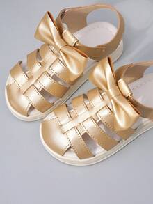 1双女童蝴蝶结编织带金色PU露趾凉鞋，平底，舒适透气，优雅甜美，适合夏季派对穿着 - 金色 - 查看 7