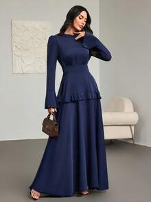 这款优雅的复古法式女式连衣裙采用多层设计，饰有荷叶边领口和下摆，宽松的A字廓形，喇叭袖，以及流苏肩部细节。非常适合春秋季穿着，也是参加派对的完美之选。 - 藍色 - 查看 3