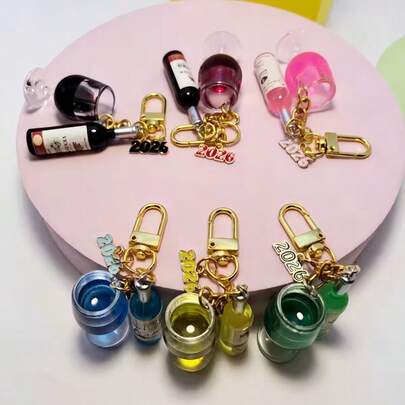 一套2026锌合金和亚克力材质的仿真酒瓶钥匙扣，酒瓶钥匙扣套装，适用于钱包、车钥匙和派对礼品。情人节和圣诞节的理想礼物 - 适用于钱包、背包和礼品配件