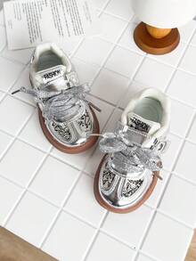 1 双儿童宽区域防滑钩环紧固鞋底