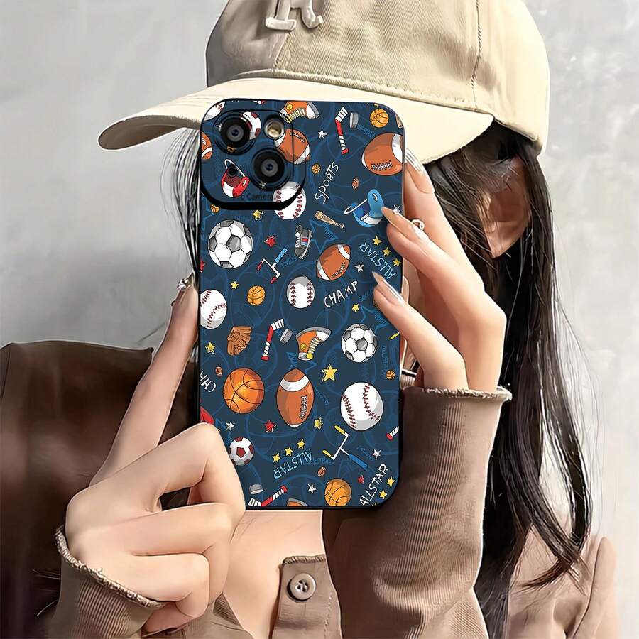 Fondo deportivo con varios balones y equipamiento. Esta elegante funda es compatible con los modelos 17, 16, 15, 14 Pro Max, 13, 12, 11, XR y XS Plus. Fabricada en silicona TPU, ofrece protección contra golpes y caídas, además de una sensación superior. Es un regalo ideal para familiares, amigos y seres queridos, y una opción perfecta para Año Nuevo. - Negro - Ver 1