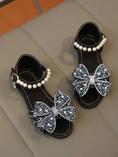 1 par de sandalias planas de cuero suave negro para niñas pequeñas con decoración de lazo de trébol de strass brillante, punta abierta, suela suave antideslizante, zapatos de princesa para baile para niñas de 3 a 12 años, adecuados para uso diario, vacaciones, escuela, fiesta, primavera/verano 2026