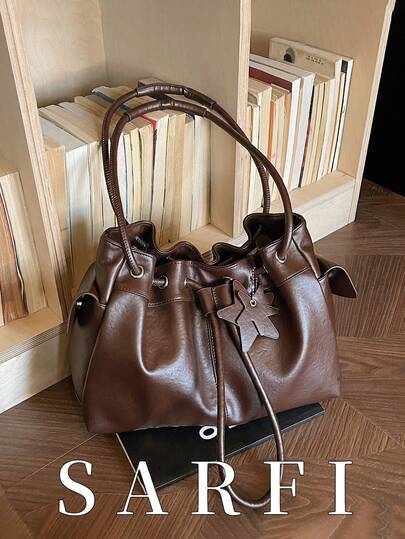 New Autumn/Winter Collection Pleated Design Women's Shoulder Bag; High-End, Unique Tote Bag With A Heavy Five-Pointed Star Pendant Decoration, Urban Commuter Style With Adjustable Shoulder Strap, Suitable For Shopping And Travel, Lightweight And Large Capacity, Drawstring And Magnetic Buckle Closure