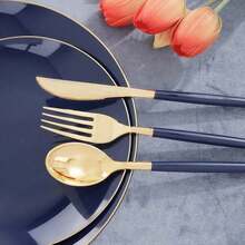 150PCS Clear Silver Plastic Plates & Disposable Silver Plastic Silverware With Glitter Bamboo Handle Cutlery-Baroque Clear Disposable Plates For Wedding & Easter Day & Mother's Day-TrugenixYSN1B - 藍色 - 查看 11
