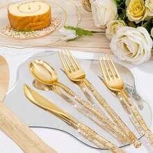 150PCS Clear Silver Plastic Plates & Disposable Silver Plastic Silverware With Glitter Bamboo Handle Cutlery-Baroque Clear Disposable Plates For Wedding & Easter Day & Mother's Day-TrugenixYSN1B - 金色 - 查看 5