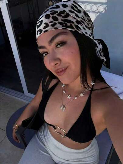 1 pieza Pañuelo de mujer con estampado clásico de leopardo, pañuelo de satén versátil adecuado para uso diario