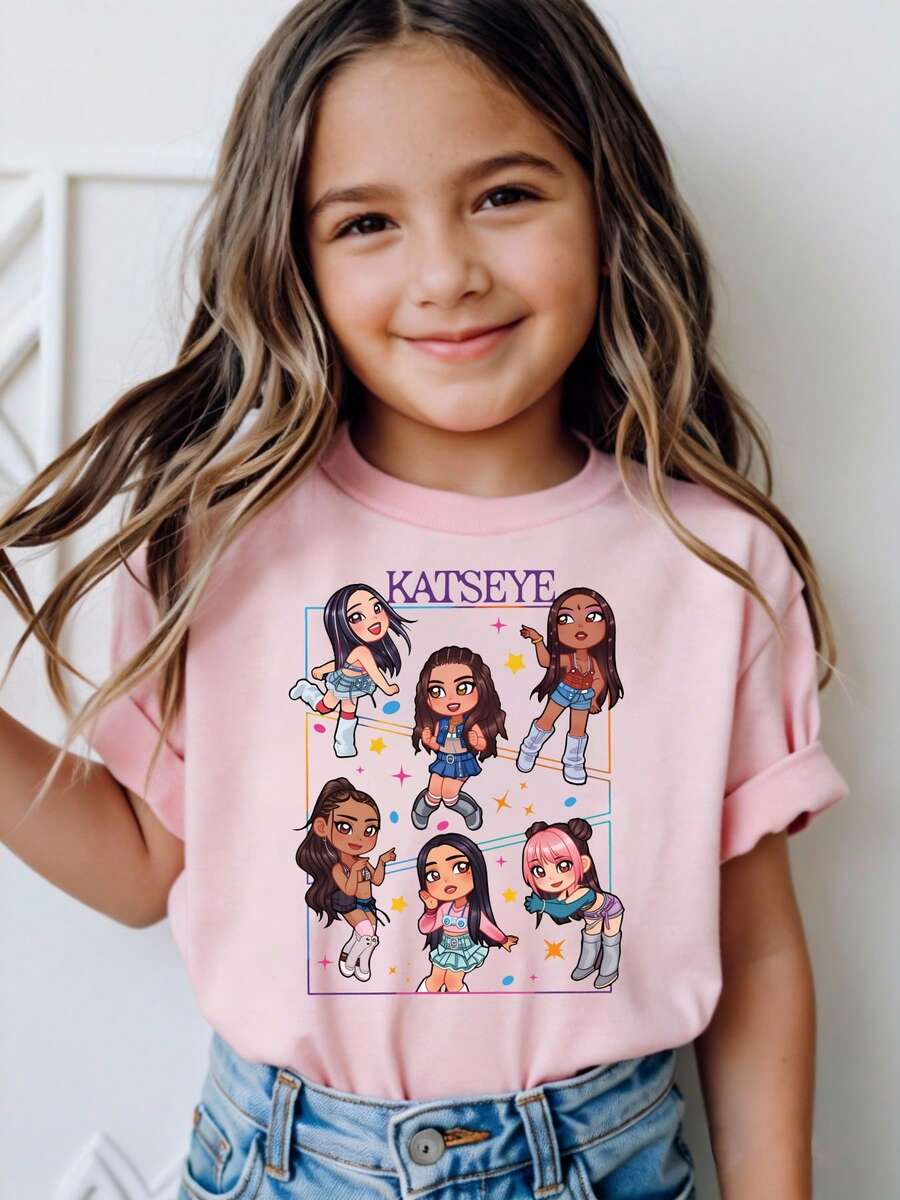 Girl Group Print On KATSEYE Photo Frame, American Street Y2K Hip-Hop Style, Cute Baby Outfit Unlock Childlike Fun, New Fashion, Versatile Casual Outdoor Children's Clothing, Durable, Soft And Comfortable, Skin Friendly Children's Clothing Top Can Be Given As A Gift - 粉色 - 查看 1
