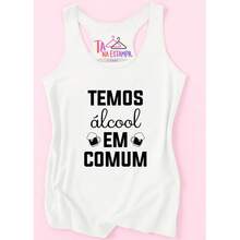 REGATA UNISSEX FEMININA, temos álcool em comum, carnaval, abadar, bloco , FRASES, HUMOR , FITNESS, REGATÃO, fitness, ACADEMIA, ESPORTE CASUAL,PLUS SIZE - Branco - Visão 1