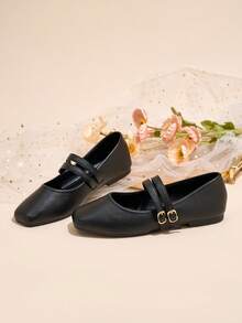 Chaussures vintage de style "Babies" en France, bout carré  enrobé noir, boucle métallique sur la bride, élégantes et polyvalentes, semelle souple, mode et confort pour un port toute la journée en été, chaussures plates pour femmes, neuves, simples, style décontracté Glissant, double bride brillante avec boucle, convient pour les cadeaux de la Saint-Valentin, de la Fête des Mères, mariages, fêtes, tenue de bureau (la taille est petite, les chaussures sont étroites, il est recommandé de commander une taille au-dessus) - Noir - Voir 5