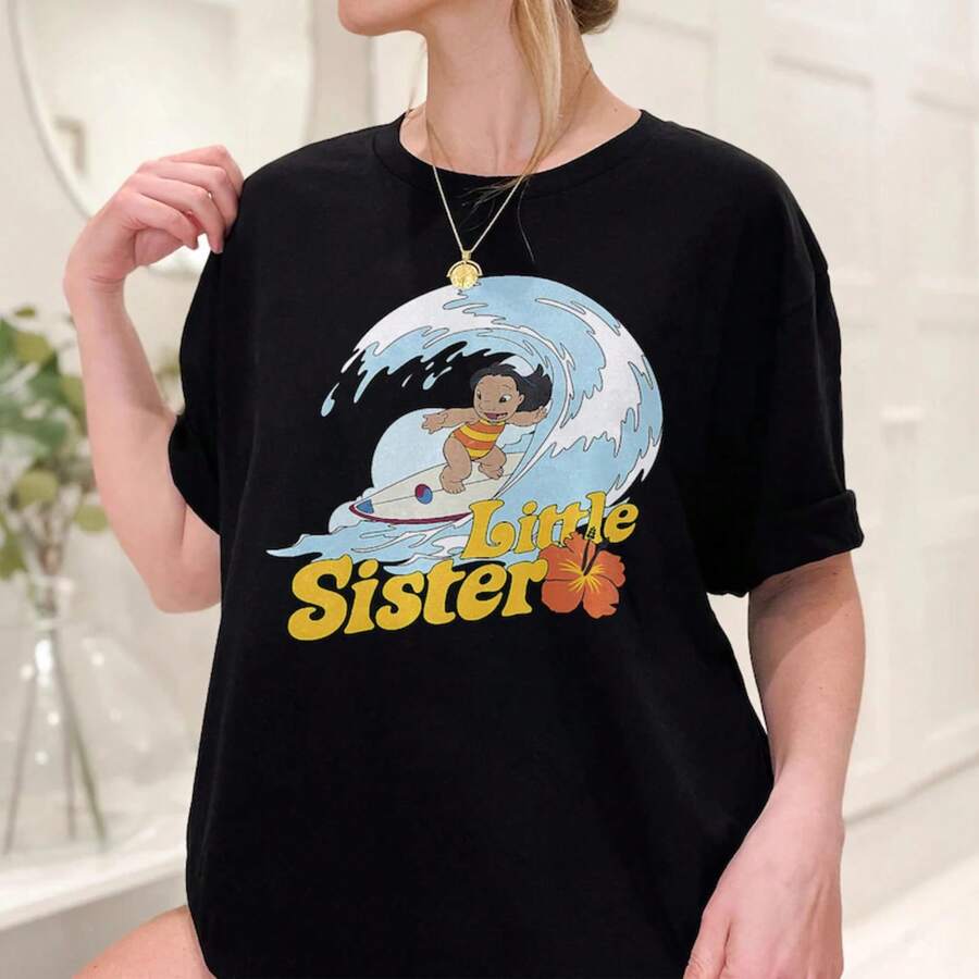 Lilo & Stitch Little Sister Lilo Surf Shirt, Retro Stitch T-Shirt, My First Travel Shirt, Stitch Shirt For Women, HC0051 - 黑色 - 查看 1