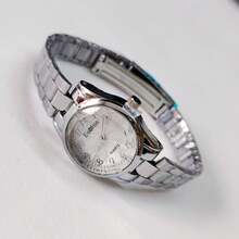 Small, Delicate, Minimalist Women's Watch With A Mini Dial, Classic And Elegant Women's Fashion Quartz Watch. - 銀色 - 查看 1