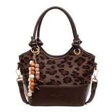 Café con estampado de leopardo
