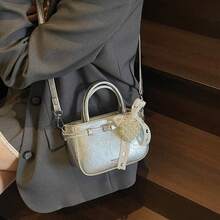 [Nueva]Bolso de hombro para mujer de diseño minimalista bolso de axila elegante bolso de trabajo y ocio bolso de viaje moderno y versátil bolso de hombro mujer - Plata con colgante - Ver 4