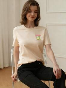 女士夏季新款简约标语印花休闲度假宽松圆领短袖T恤，时尚日常上衣，适合日常和度假穿着。女士T恤上衣。 - 杏色 - 查看 4