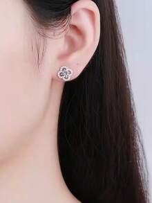 1 Pair 1 Carat D VVS Grade Moissanite Stud Earrings, 925 Sterling Silver Plated Platinum, Elegant Hollow Four-Leaf Clover Design, Suitable For Engagement, Wedding, Girlfriend Gifts, Parties And Daily Wear, Brilliant Sparkle, Hypoallergenic - Earrings - View 2